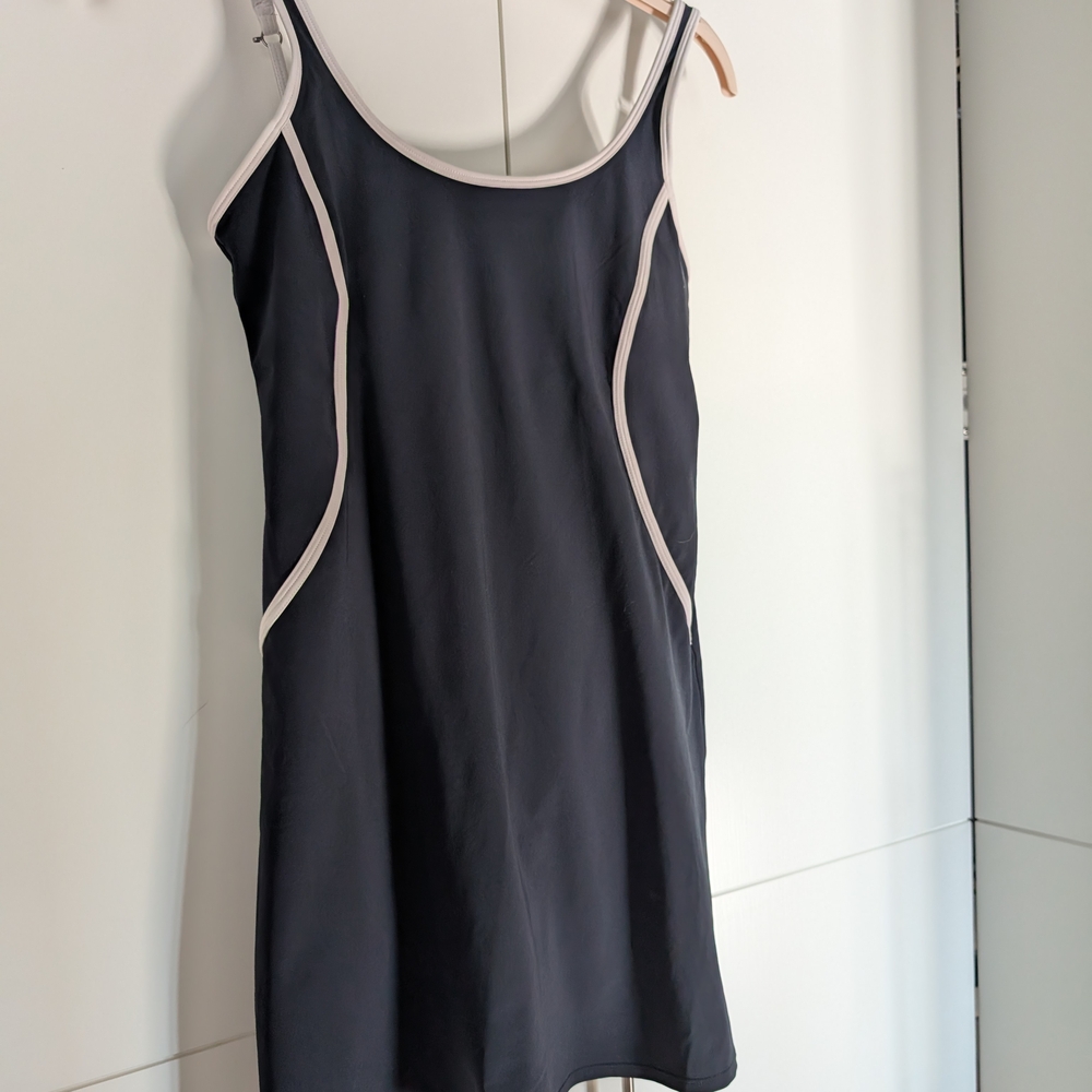 Abercrombie & Fitch Black and White Chemise with Elegant Piping